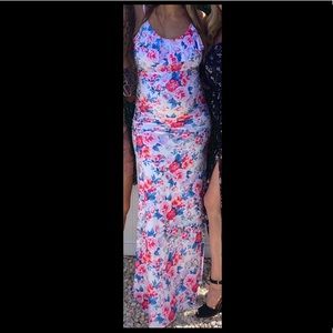 Long fitting maternity dress with short train